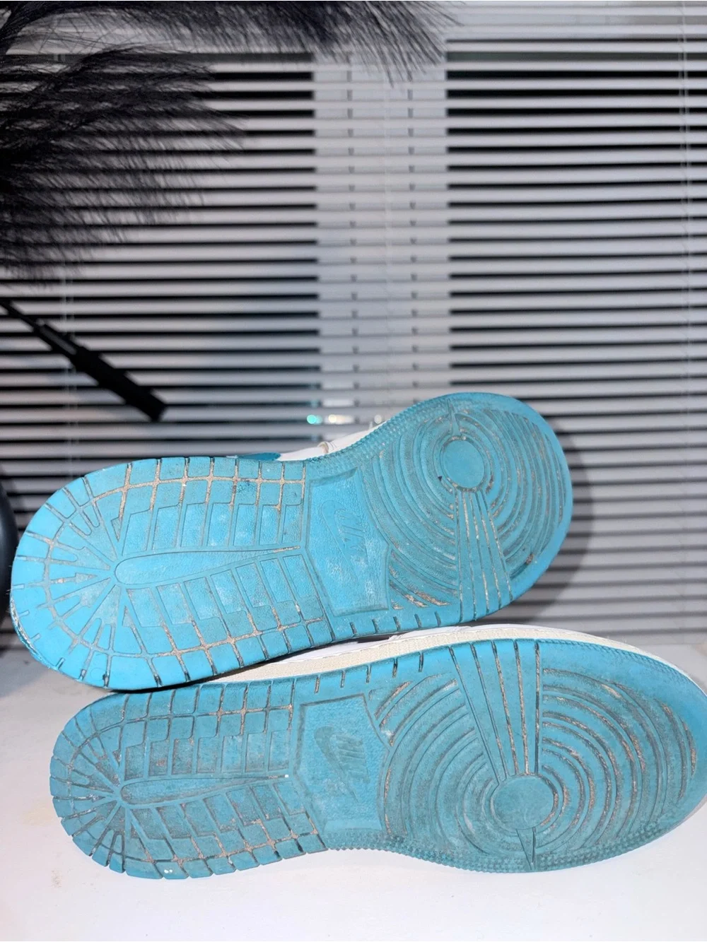 Nike Kids Low-Top Sneakers in White and Turquoise Blue